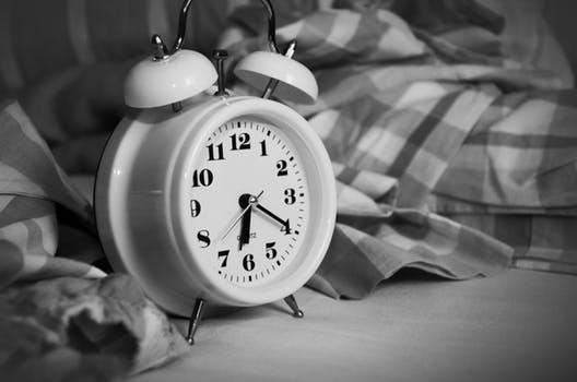 Wecker, Winterzeit, Bett