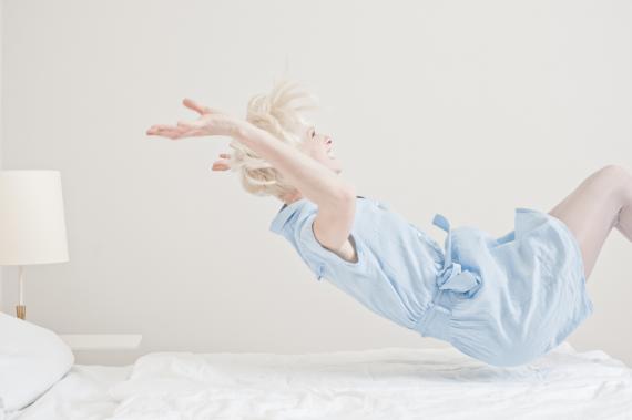 Frau, Bett, Matratze, SLEEPZ, schlafen